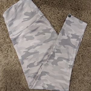 Onzie camo leggings